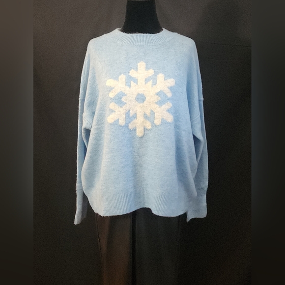 Vince Camuto Oversized Fuzzy Snowflake Sweater in Blue Sizes S-XXXL - Picture 4 of 13